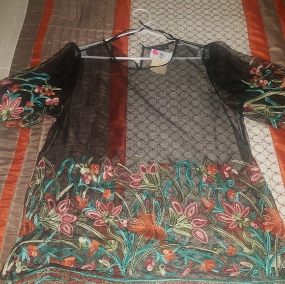 Top - Picture 2 of 2